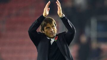 Chelsea's Italian head coach Antonio Conte