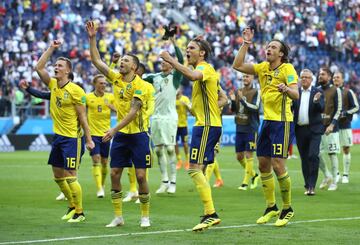 Los suecos celebran el pase a cuartos.