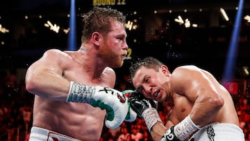 Las Vegas (United States), 17/09/2022.- Saul 'Canelo' Alvarez (L) of Mexico in action against Gennady 'GGG' Golovkin of Kazakhstan during their WBA-WBO-WBC-IBF World Super Middleweight Titles fight at the T-Mobile Arena in Las Vegas, Nevada, USA, 17 September 2022. (Kazajstán, Estados Unidos) EFE/EPA/ETIENNE LAURENT
