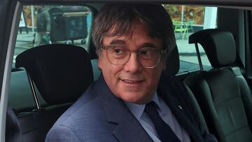 Catalan separatist leader Carles Puigdemont sits inside a car, on the day a deal was signed with Spanish Socialist Workers' Party (PSOE) for Spanish government support, which is expected to include an amnesty law for Catalan separatist activists, in Brussels, Belgium November 9, 2023.  REUTERS/Yves Herman