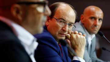 Castro, con Sampaoli y Monchi.