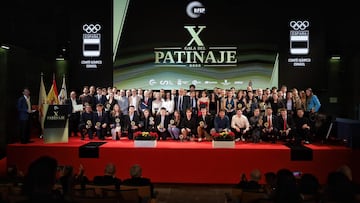 La foto de familia de la Gala del Patinaje en el COE.