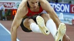 <b>SORPRENDIDO.</b> El saltador de longitud alemán Sebastian Bayer ha asegurado tras lograr el récord europeo de salto de longitud en pista cubierta, que aún se sorprende de su marca.