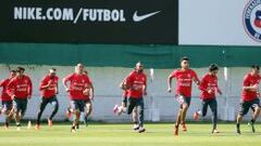 Silva y Fernández se perfilan como titulares ante Colombia