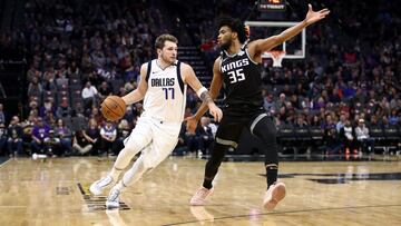 Luka Doncic y Marvin Bagley III, durante un partido de la NBA entre Dallas Mavericks y Sacramento Kings.