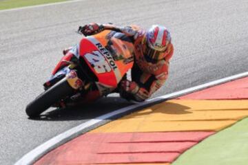  El piloto español de MotoGP Dani Pedrosa (Repsol), durante la carrera del Gran Premio Aragón de MotoGP disputada hoy en el circuito turolense de Motorland Alcañiz, en la que resultó vencedor.