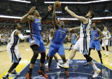 Se pelea por cada bola y cada posesión cuenta. Los Thunder, en serios problemas ante unos Grizzlies que vuelven a competir hasta las últimas consecuencias.