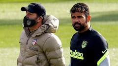 Diego Costa, junto a Simeone en el entrenamiento del Atl&eacute;tico.