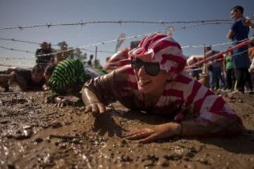 Los participantes se divirtieron compitiendo en la Fisherman's friend Strongmanrun en Alozaina (Málaga)