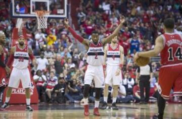 John Wall, disfrutando de su primera experiencia en playoffs como jugador NBA.