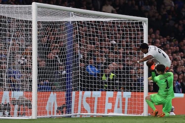 0-2. Rodrygo marca a placer el segundo tanto tras la asistencia de Federico Valverde. Kepa no puede evitar que el gol suba al  marcador.