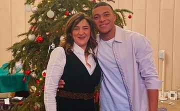 Mbappé junto a su madre, Fayza Lamari.