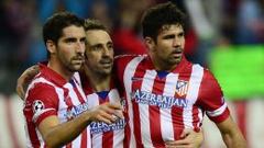 Diego Costa celebra un gol con Ra&uacute;l Garc&iacute;a, Juanfran, Cebolla, Filipe y &Oacute;liver.
 