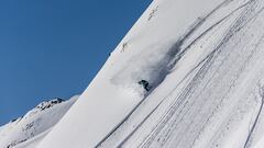 Snowboarder en nieve polvo del Naut Aran (Valle de Arán), el 6 de marzo del 2024.