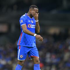 Why did Ecuadorian forward Michael Estrada leave Cruz Azul vs Club América in tears?