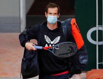 FILE PHOTO: Tennis - French Open - Roland Garros, Paris, France - September 27, 2020. Britain's Andy Murray walks out before his first round match against Switzerland's Stan Wawrinka REUTERS/Charles Platiau/File Photo