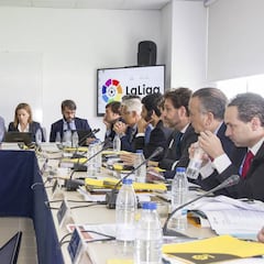 Los clubes apoyarán hoy a Tebas: sí a jugar los viernes y lunes