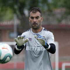 Manolo Reina renueva hasta 2022