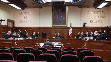 CIUDAD DE MÉXICO, 23ENERO2024.- El Pleno de la Suprema Corte de Justicia de la Nación (La Corte) invalidó el Decreto 2620, publicado el 17 de agosto de 2022, por el que se expidió la Ley de Derechos de las Personas, Pueblos, Comunidades Indígenas y Afromexicanas del Estado de Baja California Sur, al determinar que afectaba directamente los intereses de los pueblos y comunidades indígenas y afromexicanas, por lo que, ya que existía la obligación de consultarles de forma previa, cuestión que no se llevó a cabo conforme a los parámetros establecidos en los ordenamientos señalados. En la imagen se observa a los ministros Luis María Aguilar, Lorreta Ortiz, Yasmín Esquivel,
Juan Luis González Alcántara Carrancá, y
Alfredo Gutiérrez Ortiz Mena. FOTO: SCJN/CUARTOSCURO.COM
