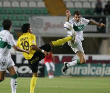 El 12 de junio de 2005, el Alavés ganó al Elche por 1-2 en la jornada 41 de Segunda División. El conjunto vitoriano volvía a la máxima categoría dos temporadas después de bajar a Segunda. 