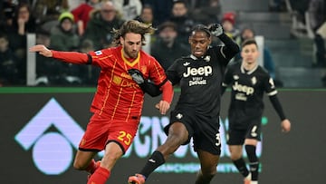 Soccer Football - Serie A - Juventus v Lecce - Allianz Stadium, Turin, Italy - January 3, 2026 Lecce's Antonino Gallo in action with Juventus' Jonathan David REUTERS/Alberto Lingria