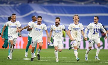 Mariano, Ceballos, Nacho y Lucas Vázquez celebran con Modric el pase a la final de la Champions la temporada pasada.