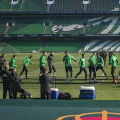 Mandi entra en una lista de 19 del Betis contra el Barcelona