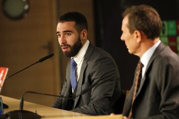 Carvajal emocionado en el acto de su renovación