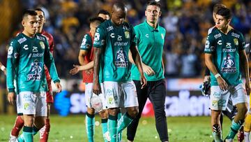 Jugadores de Le&oacute;n despu&eacute;s de perder en la Ida contra Tigres