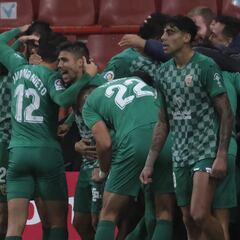 Aprobados y suspensos del Almería: Lazo 'revienta' El Molinón en el 93'