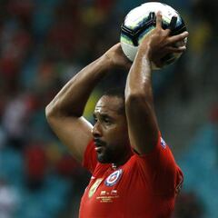 Beausejour se retira de la Roja tras el duelo contra Argentina
