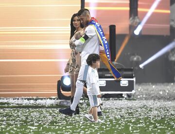 La fiesta continuó en el Bernabéu. Sergio Ramos con su familia.