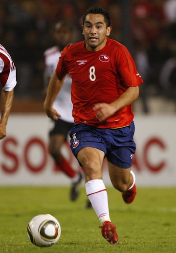 Fernando Meneses era puntero de Universidad Católica cuando fue llamado por Bielsa y fue el capitán en ese partido. Ahora milita en Melipilla.