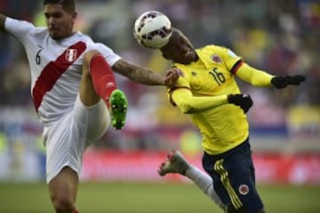 Juan Vargas con Victor Ibarbo.