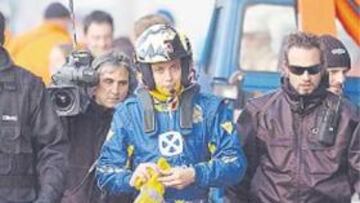 <b>LOOK DISTINTO. </b>El mono y el casco diferenciaban ayer a Rossi.