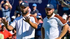 Rome (Italy), 30/09/2023.- Jon Rahm (L) and Tyrrell Hatton (R) of Team Europe react during their Foursomes match on the second day of the 2023 Ryder Cup golf tournament in Guidonia, near Rome, Italy, 30 September 2023. (Italia, Roma) EFE/EPA/ETTORE FERRARI
