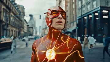 Ezra Miller como Flash.