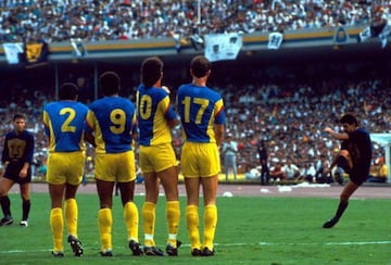 Al fin los Pumas pudieron vencer al América en una final, la de la temporada 1990-91. La ida fue para América por 3-2 en el Azteca, pero Ricardo ‘Tuca’ Ferretti se encargó de igualar el global en casa con portentosa anotación. El final fue de 3-3, resultado que le entregó la tercera estrella para Club Universidad por goles de visitante y gracias al potente tiro libre que cobró Ferretti, bautizado como ‘El Tucazo’.