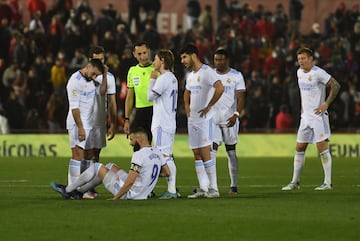 Lesión de Karim Benzema. El delantero francés fue sustituido en el minuto 85.