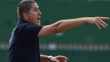 Juan Carlos Garrido dirigiendo un entrenamiento del Raja Casablanca