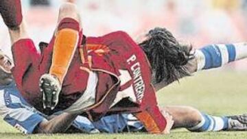 <b>INTENSO. </b>El derby gallego tuvo numerosas entradas duras y acabó con Coloccini y Fernando Vázquez expulsados.