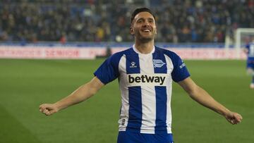 El delantero del Alav&eacute;s, Lucas P&eacute;rez, durante un partido.