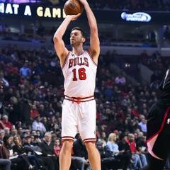 El triplista Pau Gasol (24) pone fin a la mala racha de los Bulls