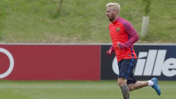 Messi wants a release clause in his new contract - report