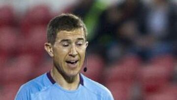 El árbitro Iglesias Villanueva durante un partido de Liga.