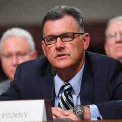 Detienen al expresidente de la Federación de Gimnasia de EE UU por los abusos sexuales