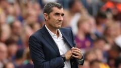 Ernesto Valverde durante un partido del FC Barcelona.