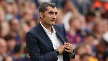 Ernesto Valverde durante un partido del FC Barcelona.