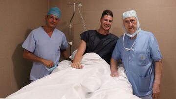 Ireneo de los Mártires, Carlos Vigaray y el doctor Guillén, durante la operación del pasado 8 de julio.