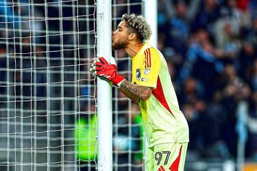 Minnesota United y Seattle Sounders se enfrentaron en el primer partido de los Playoffs de la Copa MLS, disputado en el Allianz Field de St Paul, Minnesota. Tras el empate en el tiempo reglamentario (0-0), Minnesota se impuso por penaltis (3-2), con una parada clave de su portero, Dayne St. Clair, quien besa el poste de la portería durante la tanda. 